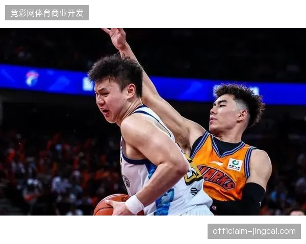 广厦总决赛G3遭遇板凳崩盘，替补球员在场期间攻防两端均被上海队完全压制