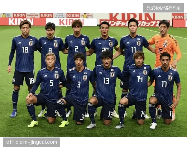 日本队在世界杯前展现出极佳的竞技状态,其稳固的防守体系或将成为本届赛事的黑马 日本队在世界杯前展现出极佳的竞技状态,其稳固的防守体系或将成为本届赛事的黑马
